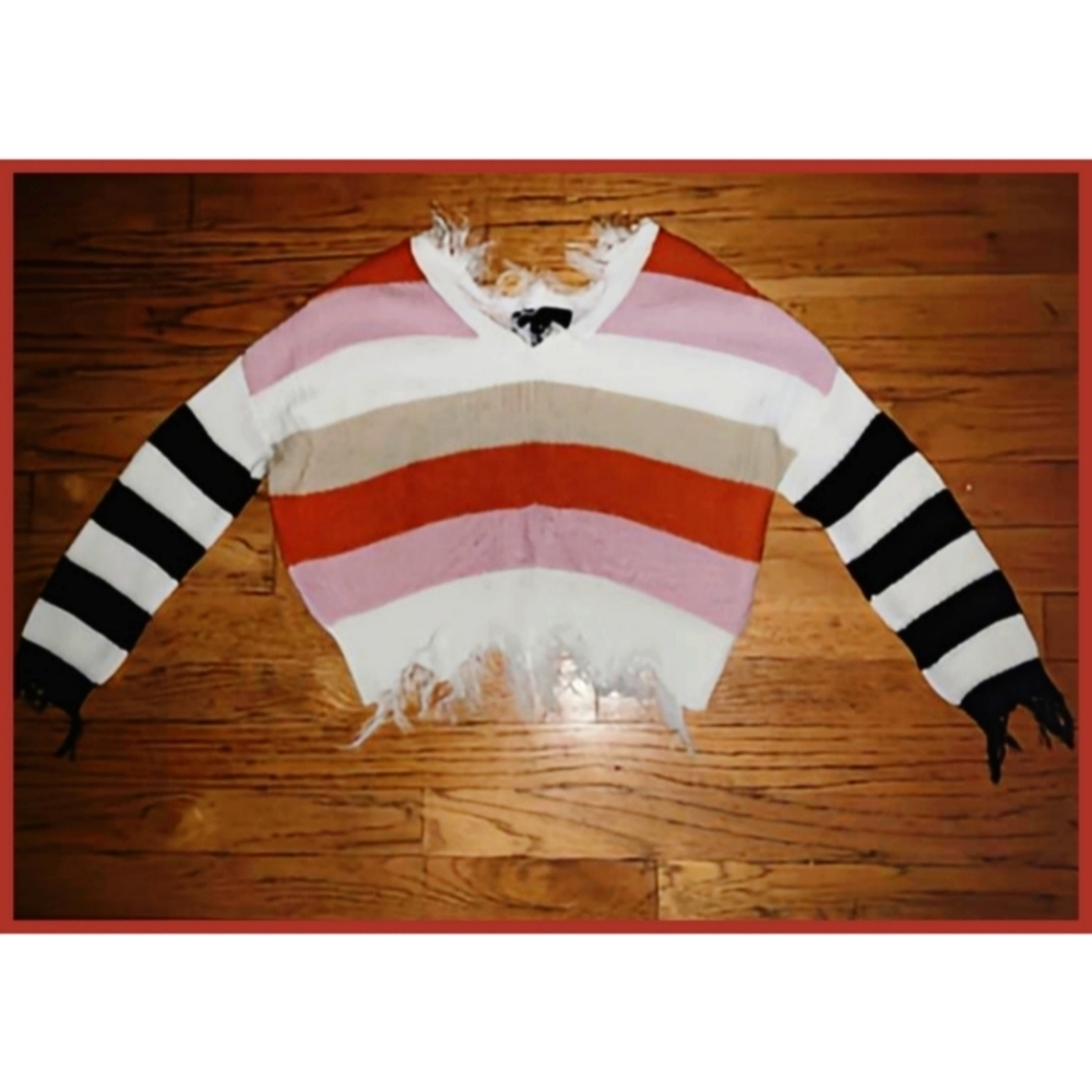 Grunge super-soft cozy nitted distressed cropped sweater!